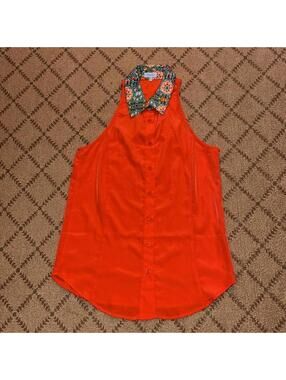 Marabelle sleeveless button down S